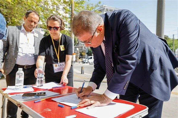 Başkan Tugay, İzmir Atatürk Lisesi gibi ülkenin farklı okullarında hayata