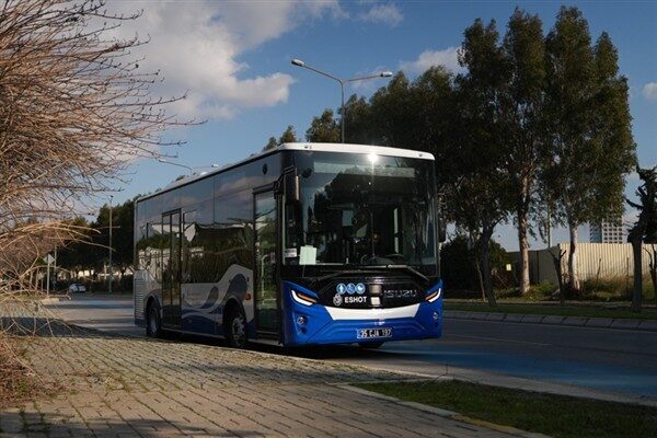 İzmir Büyükşehir Belediyesi, öğrencilerden gelen talepler doğrultusunda kent içi ulaşımda