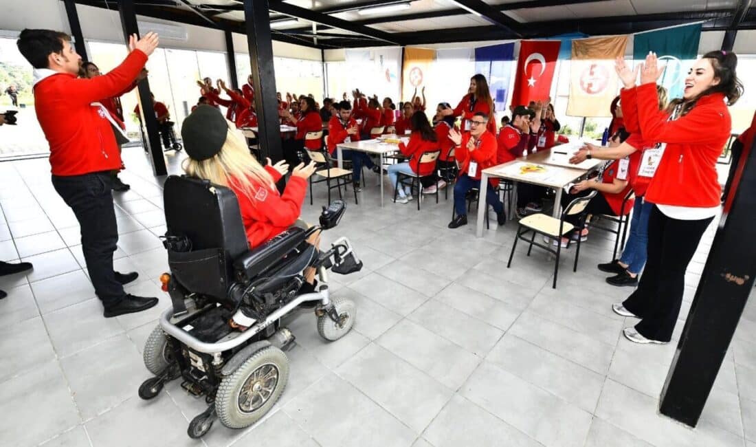 İzmir Büyükşehir Belediyesi bünyesinde çalışmalarını yürüten izciler, Özdere 100. Yıl