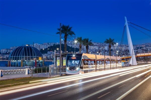 İzmir Büyükşehir Belediyesi Ulaşım Koordinasyon Merkezi (UKOME), toplu ulaşım araçlarında