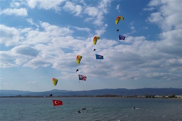 Geçen günlerde Türk Hava Kurumu, Katar Paramotor Milli Takımı ve