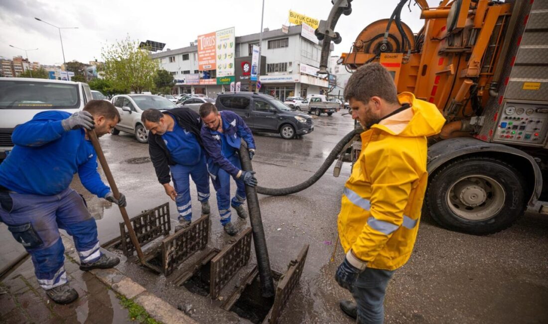 İzmir Büyükşehir Belediyesi İZSU Genel Müdürlüğü ekipleri dün gece saatlerinden