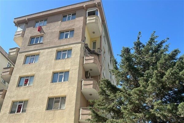 Kadıköy Belediyesi'nin açıklamasına göre Dumlupınar Mahallesi, Melih Cevdet Anday Sokak,