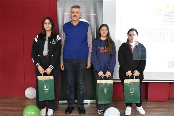 Karaman’daki ilkokul, ortaokul ve lise düzeyinde yapılan yarışmada dereceye giren