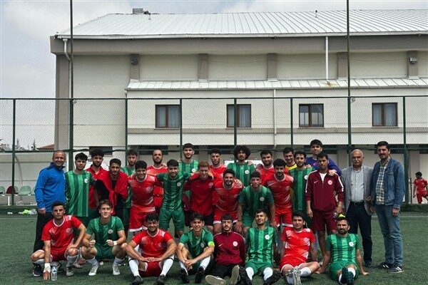 YURTLİG futbol turnuvasında Akdeniz Bölgesi'nden 160 sporcu mücadele ediyor. Turnuva