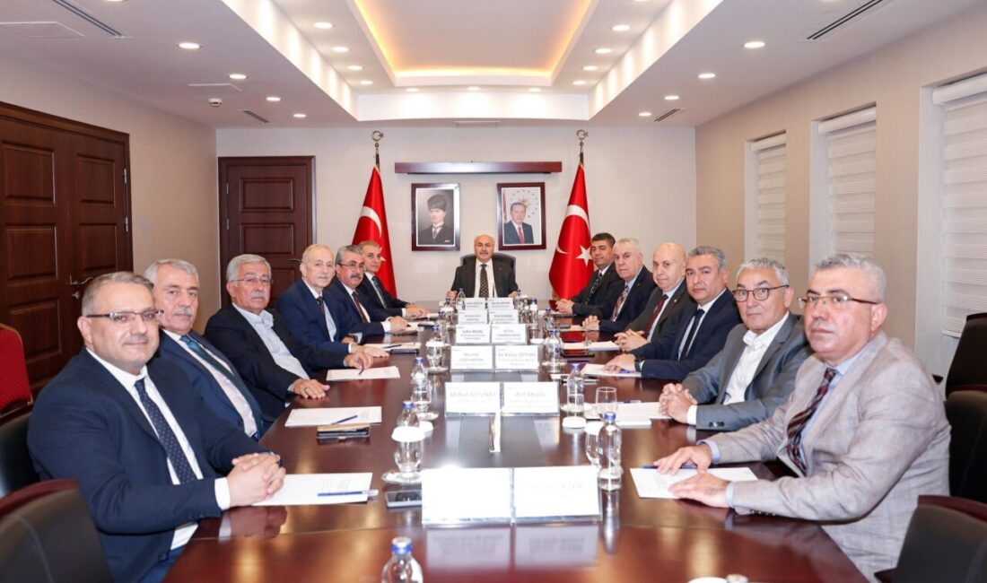 Adana'da gerçekleşen toplantılarda Zeydan Karalar ve Yücel Bayram gibi isimler,