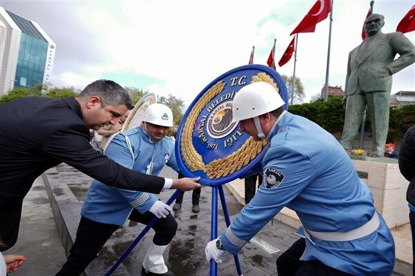 Törende, günün anlam ve önemi üzerine bir konuşma yapan Kartal