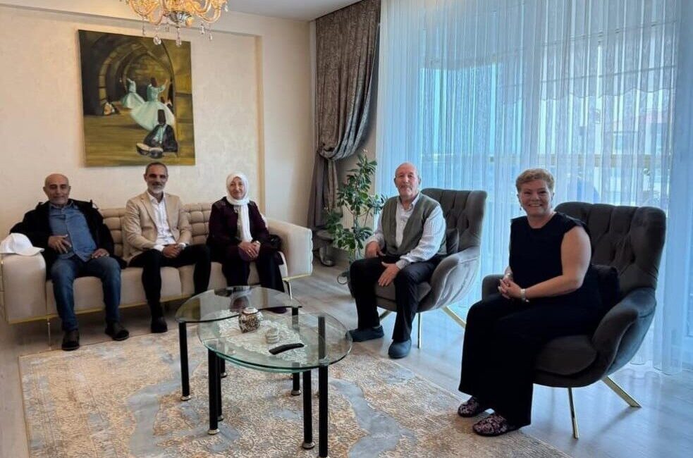 Kayapınar Belediyesi Eş Başkanları Berivan Gülşen Sincar ve Cengiz Dündar,