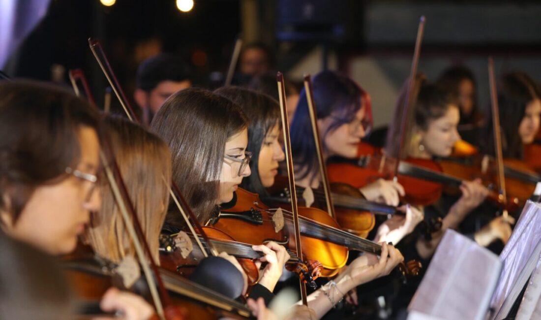 Şenlik etkinlikleri kapsamında Mimar Sinan Akademi Çocuk ve Gençlik Senfoni