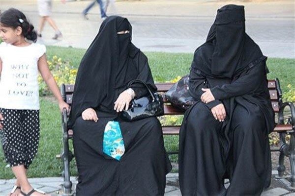 Bu yılın başlarında kabul edilen yasak, nikab giyen herkesin yirmi