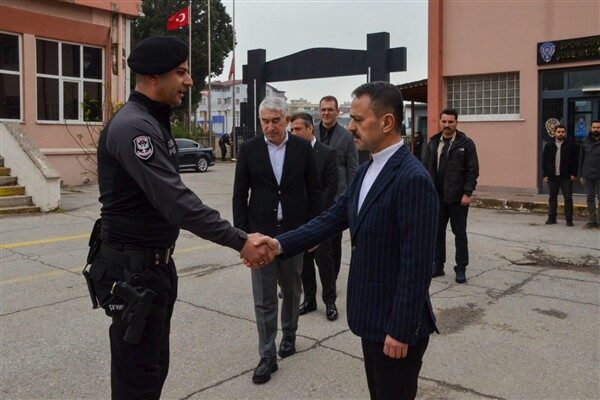  Ziyaret sırasında Vali Aktaş'a, İl Emniyet Müdürü Faruk Karaduman, İl