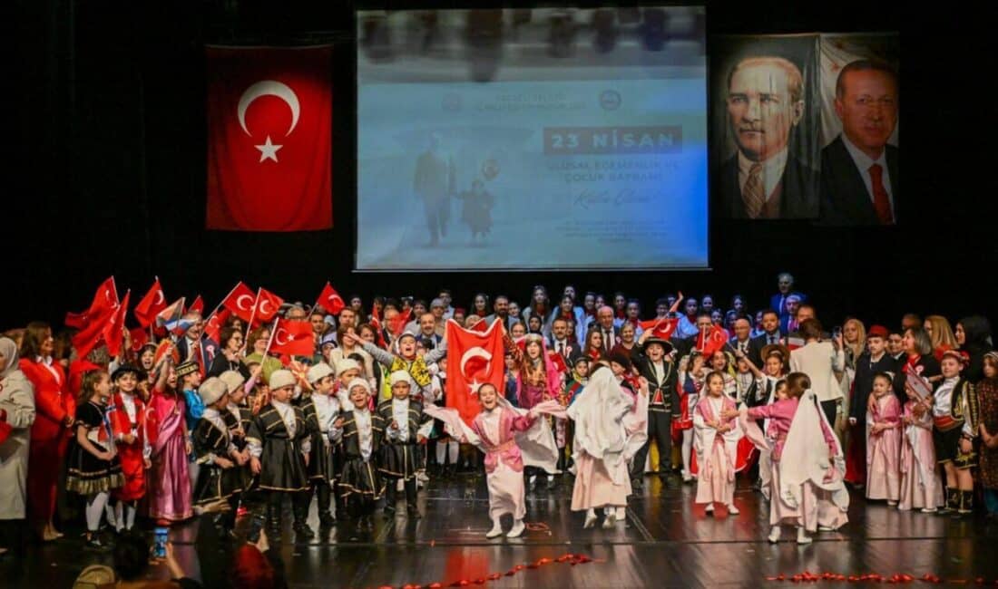 Süleyman Demirel Kültür Merkezi’nde düzenlenen kutlama törenine, Kocaeli Valisi İlhami