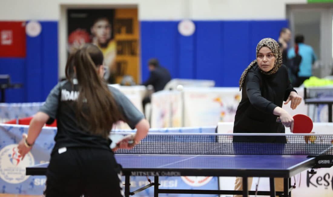 Turnuva, Halkalı Kapalı Spor Salonu'nda gerçekleştirildi ve il genelinden 25