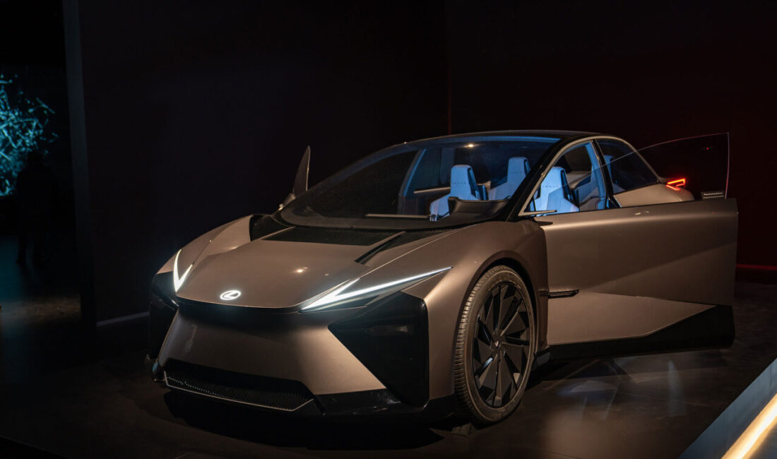 Yaklaşık 20 yıldır Milano Tasarım Haftası’nda yer alan Lexus, bu