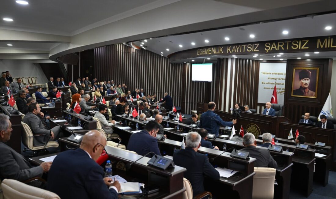 Başkan Sami Er, toplantının açılışında Meclis üyelerinin Ramazan Bayramı’nı kutlarken,