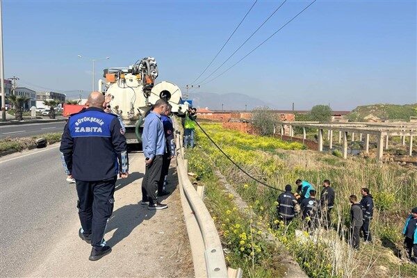 Ekipler, sıvının yayılmasını önlemek, yol temizliği ve güvenliğinin sağlanması için