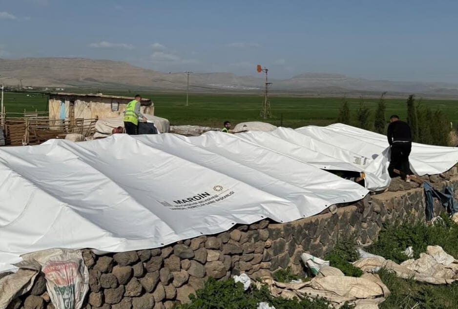 Mardin Büyükşehir Belediyesi, Tarımsal Hizmetler Daire Başkanlığı ekipleriyle birlikte hortumdan