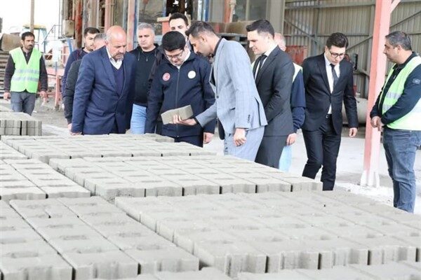 Günlük 800 ila 1000 metrekare üretim kapasitesine sahip parke üretim