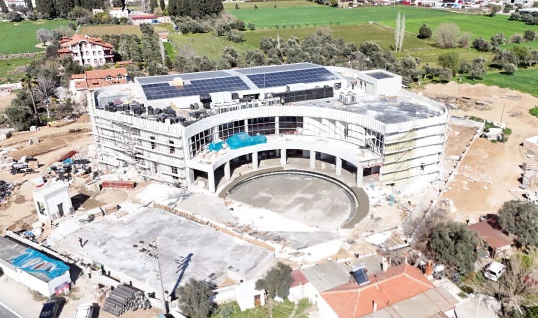 Kültür Merkezi, 455 kişi kapasiteli ana salonun yanı sıra, merkezde