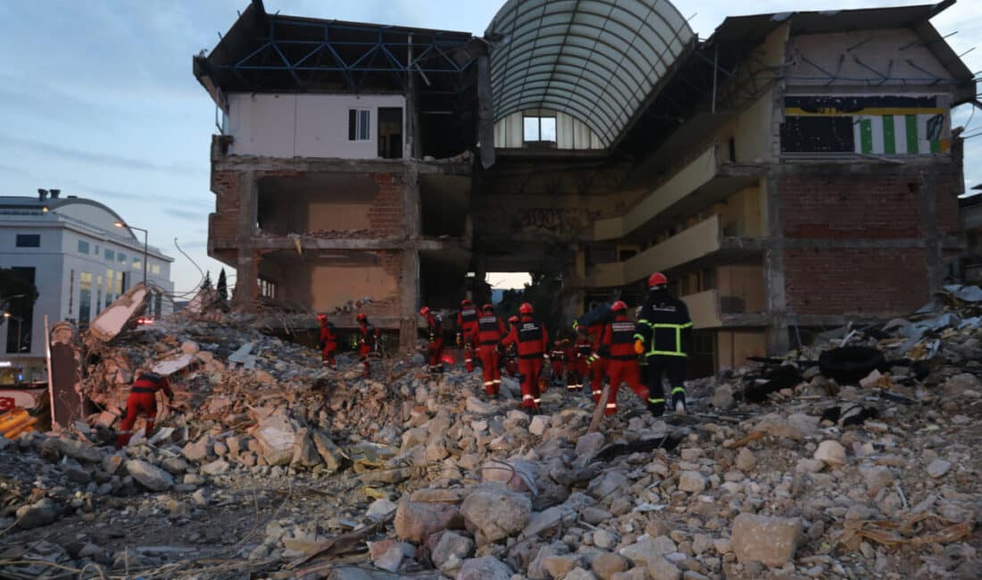 Muğla'da deprem tatbikatı gerçekleşti. Belediye ekipleri, afetlere karşı hazırlıklı olmak