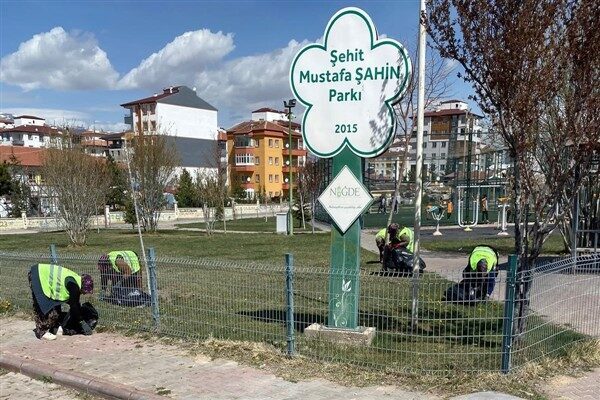 Niğde Belediye Başkanı Emrah Özdemir'in talimatıyla yürütülen bu çalışmalar, parkların