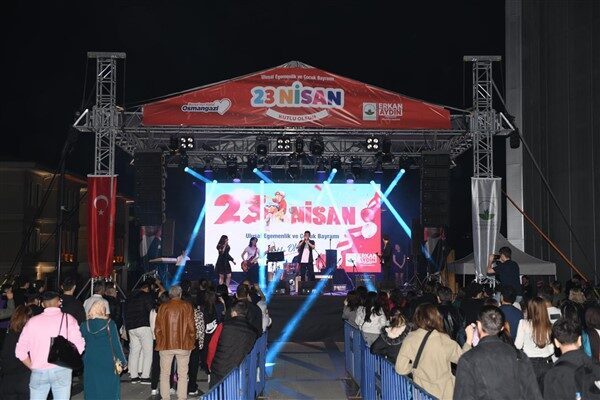 18-23 Nisan tarihleri arasında Osmangazi Meydanı’nda kurulan etkinlik alanının yanı