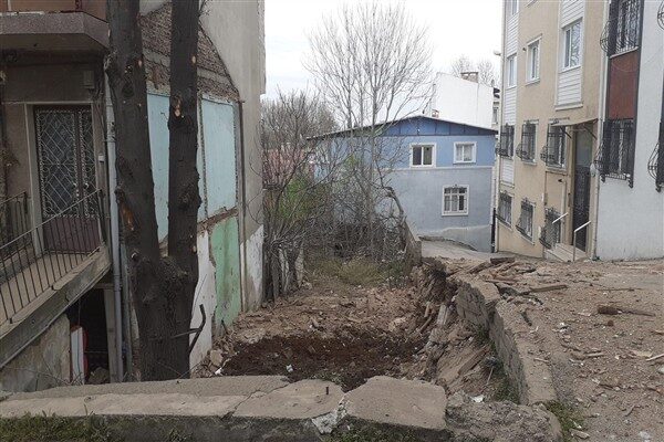 Belediye, metruk binaların yıkımını gerçekleştiren Yapı Kontrol Müdürlüğü ekipleri, son