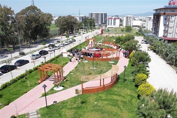 Park, 4 bin metrekare alan üzerinde modern düzeyde tasarlanmış pergola