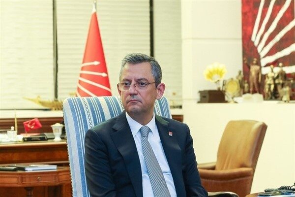 Gültekin Uysal tebrik mesajında, "Cumhuriyet Halk Partisi Olağanüstü Kongresi hayırlı