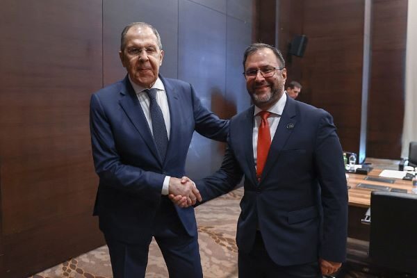 Görüşmede, bakanlar, stratejik ortaklığa uygun şekilde ikili ilişkilerdeki dinamik ilerlemeyi