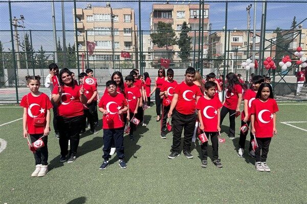 Şanlıurfa’nın Haliliye ilçesinde bulunan Vatan Ortaokulu’nun özel eğitim sınıfı öğrencileri,