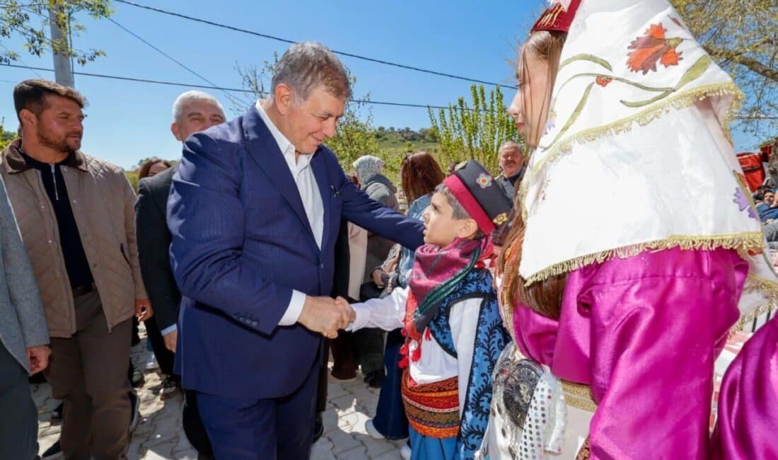 Program, Ferizler Mahallesi'nde düzenlenen hayır yemeğiyle başladı  Burada konuşan İzmir