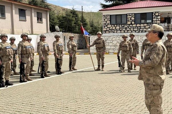 Komutanlık tarafından yapılan açıklamada, "Elazığ Jandarma İHA Grup Komutanlığı'nda ve