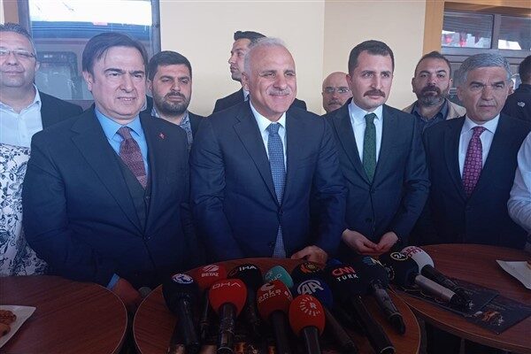 Ekspres, Diyarbakır Tren Garı’nda, Vali Murat Zorluoğlu’nun katılımıyla karşılandı. Törene