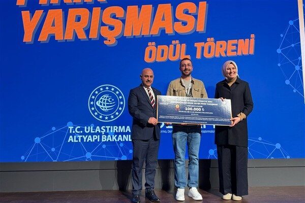 Ulaştırma ve Altyapı Bakanı Abdulkadir Uraloğlu’nun teşrifleriyle gerçekleştirilen ödül törenine,