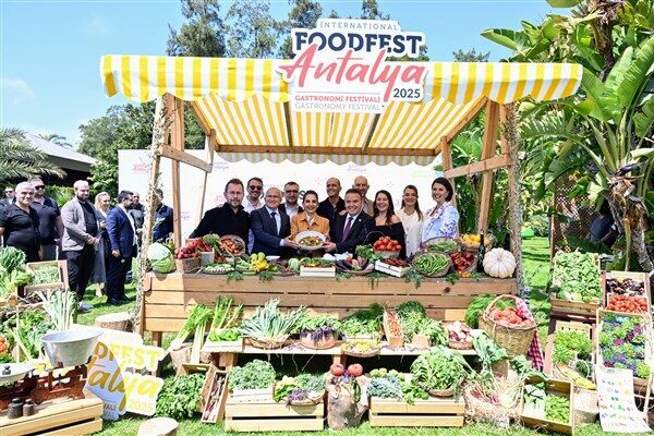 Festivalin tanıtım toplantısında konuşan Antalya Büyükşehir Belediye Başkanı Muhittin Böcek,
