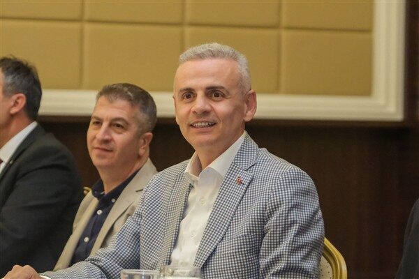 İş dünyası temsilcileriyle bir araya geldiği toplantıda konuşan Karaman Valisi