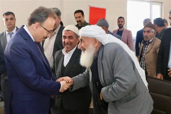 Siirt Belediyesi tarafından düzenlenen "Mahalle Buluşmaları" kapsamında Vali ve Belediye