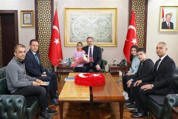 Siirt İl Kültür ve Turizm Müdürü İrfan Tekin, beraberindeki idareciler