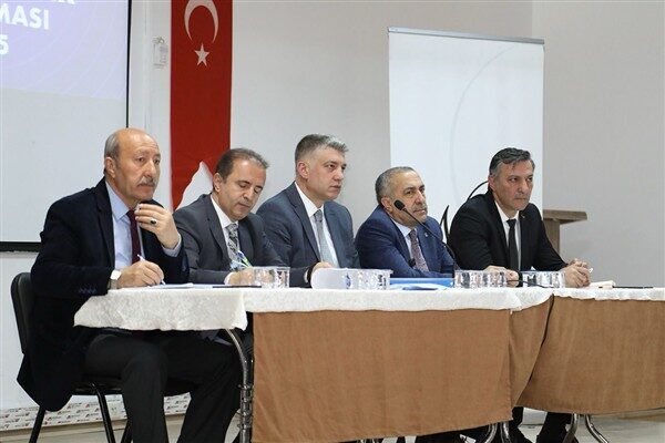 Van Büyükşehir Belediyesi, Gürpınar ve Gevaş ilçelerinde muhtarlarla sorunları ele