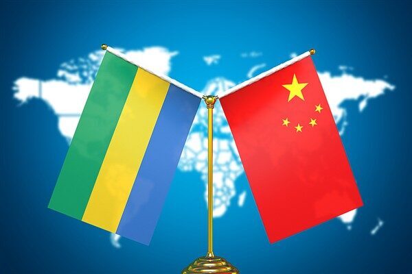 Çin Cumhurbaşkanı Xi Jinping, Gabon Devlet Başkanı seçilen Brice Clotaire