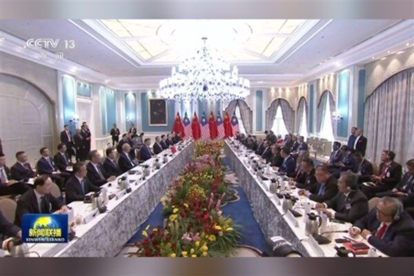 Çin Cumhurbaşkanı Xi Jinping bugün Malezya Başbakanı Enver İbrahim ile