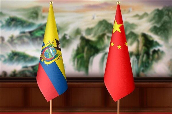 Çin Cumhurbaşkanı Xi Jinping, tekrar göreve seçilen Ekvador Devlet Başkanı