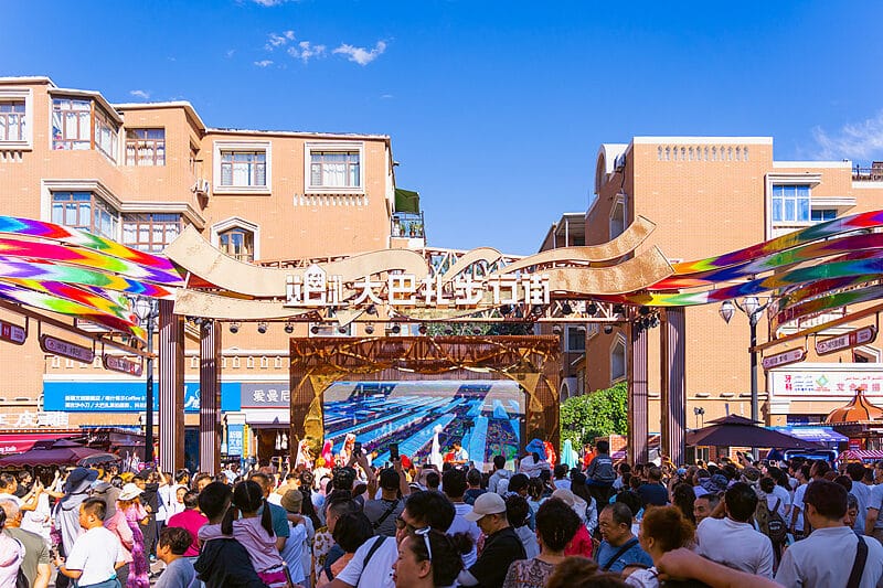 CGTN Muhabiri Hasiyet Niyazi, Çin’in Xinjiang Uygur Özerk Bölgesi’nde pazarın,