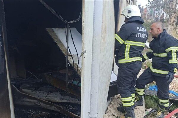 Hatay’ın Yayladağı ilçesinde bulunan Tutlubahçe Geçici Konaklama Merkezi’nde bir konteynerde
