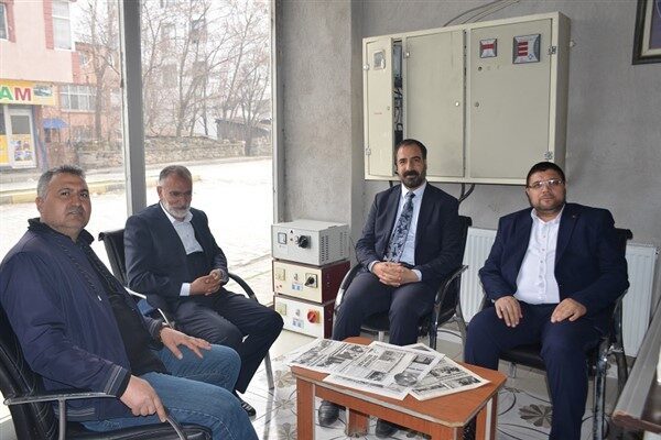 Hekimoğlu Süleyman Özcan aile büyükleri ve akrabalarıyla hasret giderdi. Özcan,
