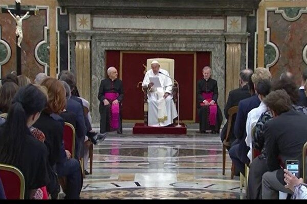  Yeni Zelanda Başbakanı Christopher Luxon,  hayatını kaybeden Papa Francis için