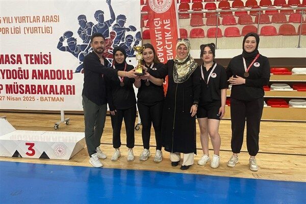 ‘Yurtlig Masa Tenisi’ grup müsabakaları 19 Mayıs Spor Salonu’nda oynandı.