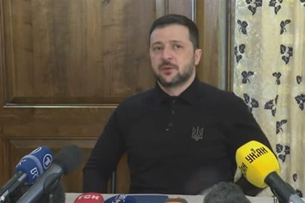 Zelenski basın toplantısında, "Gelecek haftanın başlarında ekibimizle büyük bir toplantı