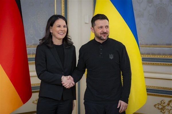 Ukrayna Devlet Başkanı Zelenski, Alman Dışişleri Bakanı Annalena Baerbock ile